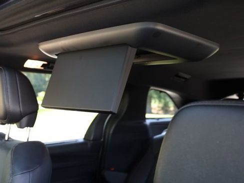 Used 2025 Toyota Sienna Platinum image 17