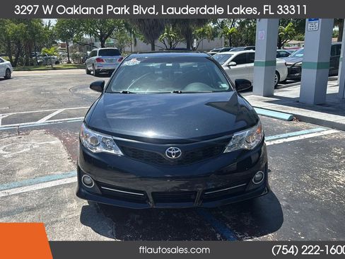 Used 2012 Toyota Camry SE w/ Leather Pkg FWD image 4