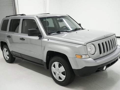 Used 2016 Jeep Patriot Sport image 3