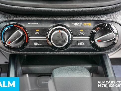 Used 2025 Kia Soul LX w/ LX Technology Package FWD image 40