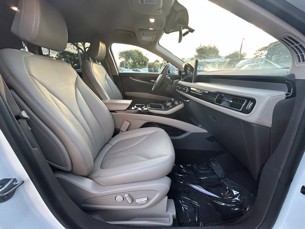 Used 2023 Lincoln Nautilus FWD w/ Premium Package image 22