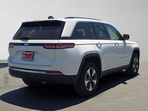 Used 2022 Jeep Grand Cherokee Limited 4xe w/ Luxury Tech Group II AWD/4WD image 3