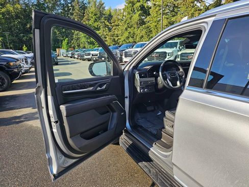 Used 2024 GMC Yukon Denali w/ Advanced Technology Package AWD/4WD image 21