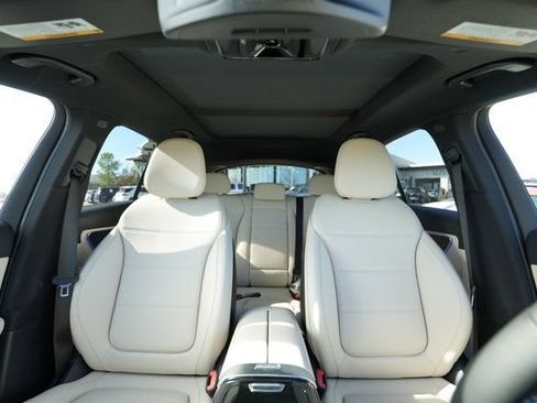 Used 2026 Mercedes-Benz GLC 300 4MATIC image 32