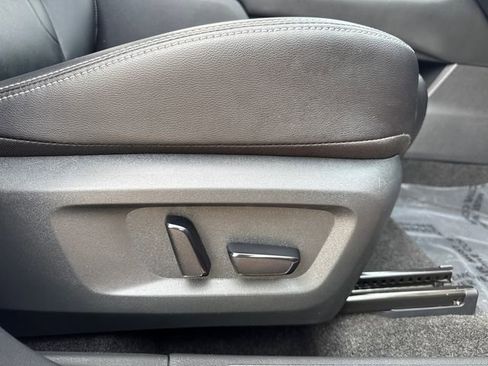 Used 2023 Nissan Rogue SL image 16