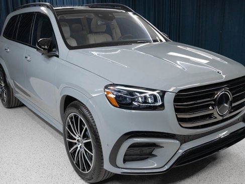 New 2026 Mercedes-Benz GLS 450 4MATIC image 3