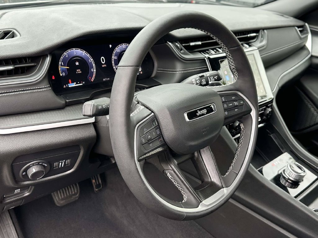 Used 2025 Jeep Grand Cherokee L Altitude AWD/4WD image 2