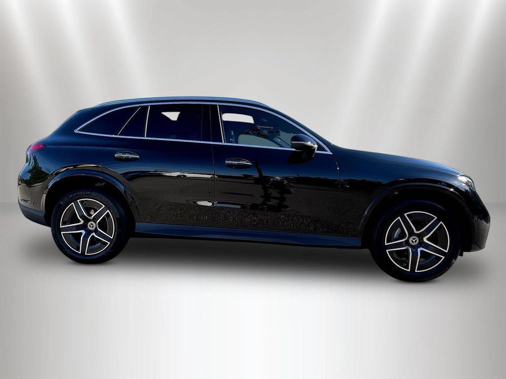 Used 2026 Mercedes-Benz GLC 300 image 4