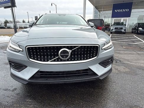 Certified 2025 Volvo V60 B5 Cross Country Plus image 33
