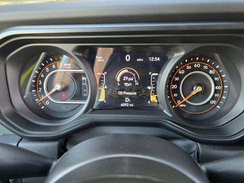 Certified 2025 Jeep Gladiator Mojave w/ Convenience Group AWD/4WD image 10
