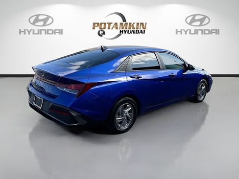 Certified 2024 Hyundai Elantra SE image 5