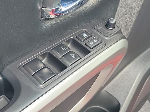 Used 2021 Nissan Titan SV w/ SV Convenience Package AWD/4WD image 20