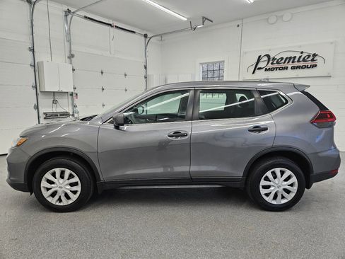 Used 2018 Nissan Rogue S image 8