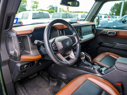 Used 2024 Ford Bronco Outer Banks AWD/4WD image 3