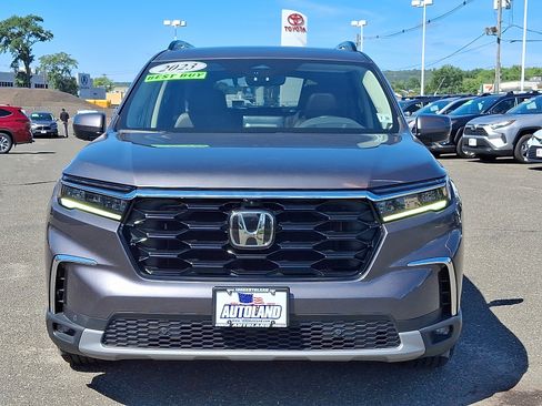Used 2023 Honda Pilot Elite image 2