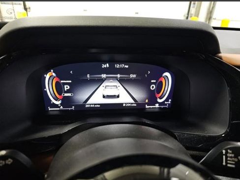 Used 2023 Nissan Pathfinder Platinum image 3