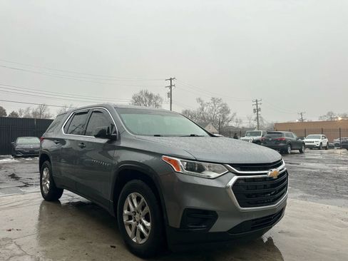 Used 2020 Chevrolet Traverse LS image 3