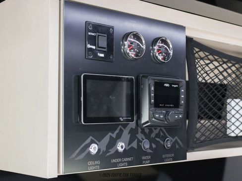 Used 2025 Mercedes-Benz Sprinter 2500 image 91