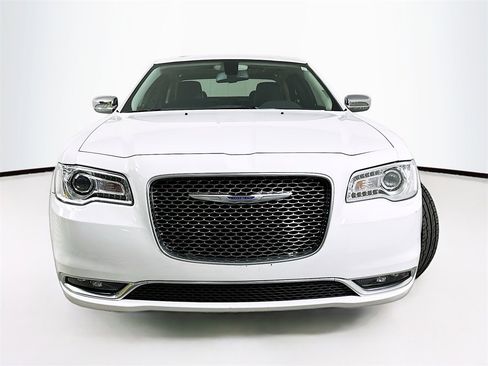 Used 2020 Chrysler 300 Touring L w/ Value Package image 5