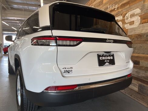 Used 2023 Jeep Grand Cherokee Laredo w/ Luxury Tech Group I AWD/4WD image 19