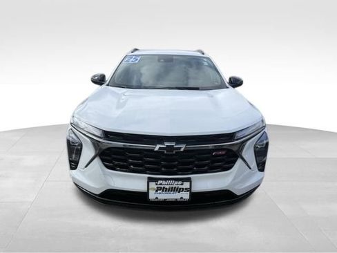 Certified 2025 Chevrolet Trax RS w/ Driver Confidence Package image 2