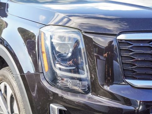 Certified 2022 Kia Telluride S image 3