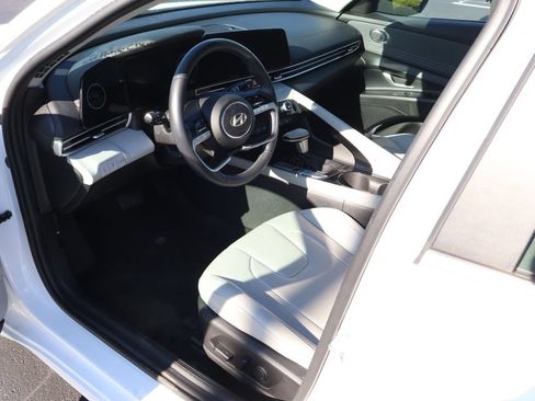 Used 2024 Hyundai Elantra Limited FWD image 8