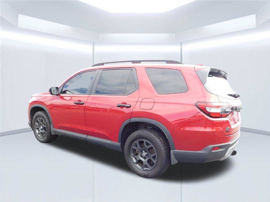 Used 2023 Honda Pilot TrailSport image 5