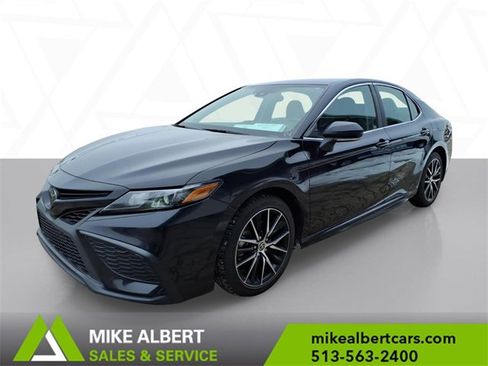 Used 2023 Toyota Camry SE image 3