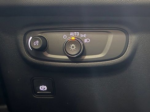 Used 2024 GMC Terrain SLE w/ Driver Convenience Package FWD image 14