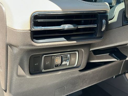 Certified 2022 Lincoln Corsair FWD w/ Premium Package image 12
