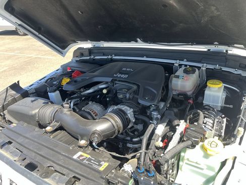 Used 2021 Jeep Gladiator Sport AWD/4WD image 27
