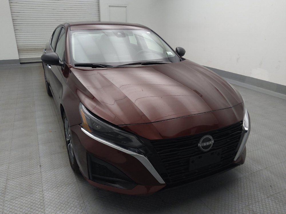 Used 2025 Nissan Altima 2.5 SV FWD image 14