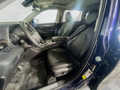 Used 2021 Toyota Highlander Limited FWD image 10