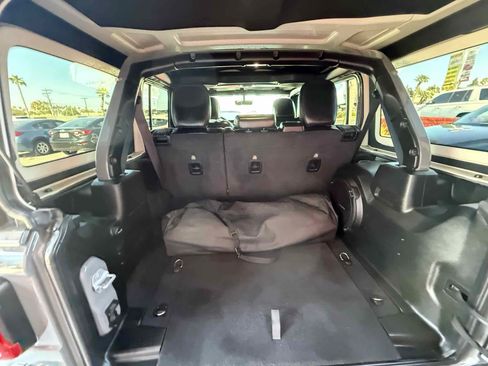 Used 2022 Jeep Wrangler Unlimited Sahara w/ Cold Weather Group AWD/4WD image 72