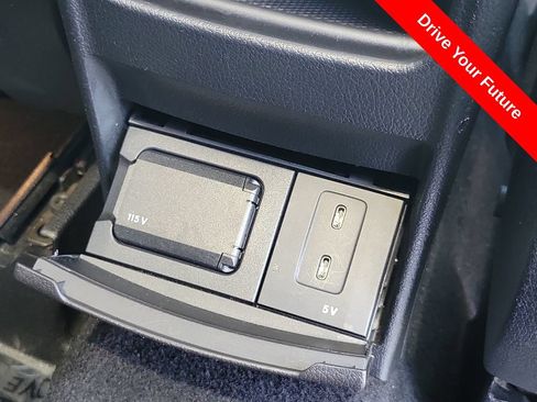 Used 2020 Mercedes-Benz GLB 250 image 24