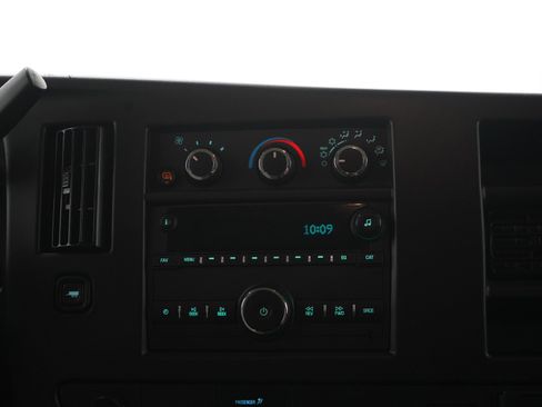 Used 2025 Chevrolet Express 3500 LT w/ LT Preferred Equipment Group RWD image 13