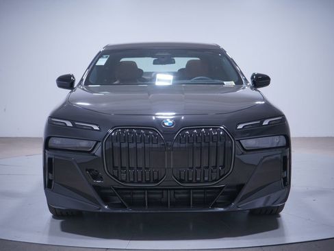New 2026 BMW 740i w/ Premium Package image 4