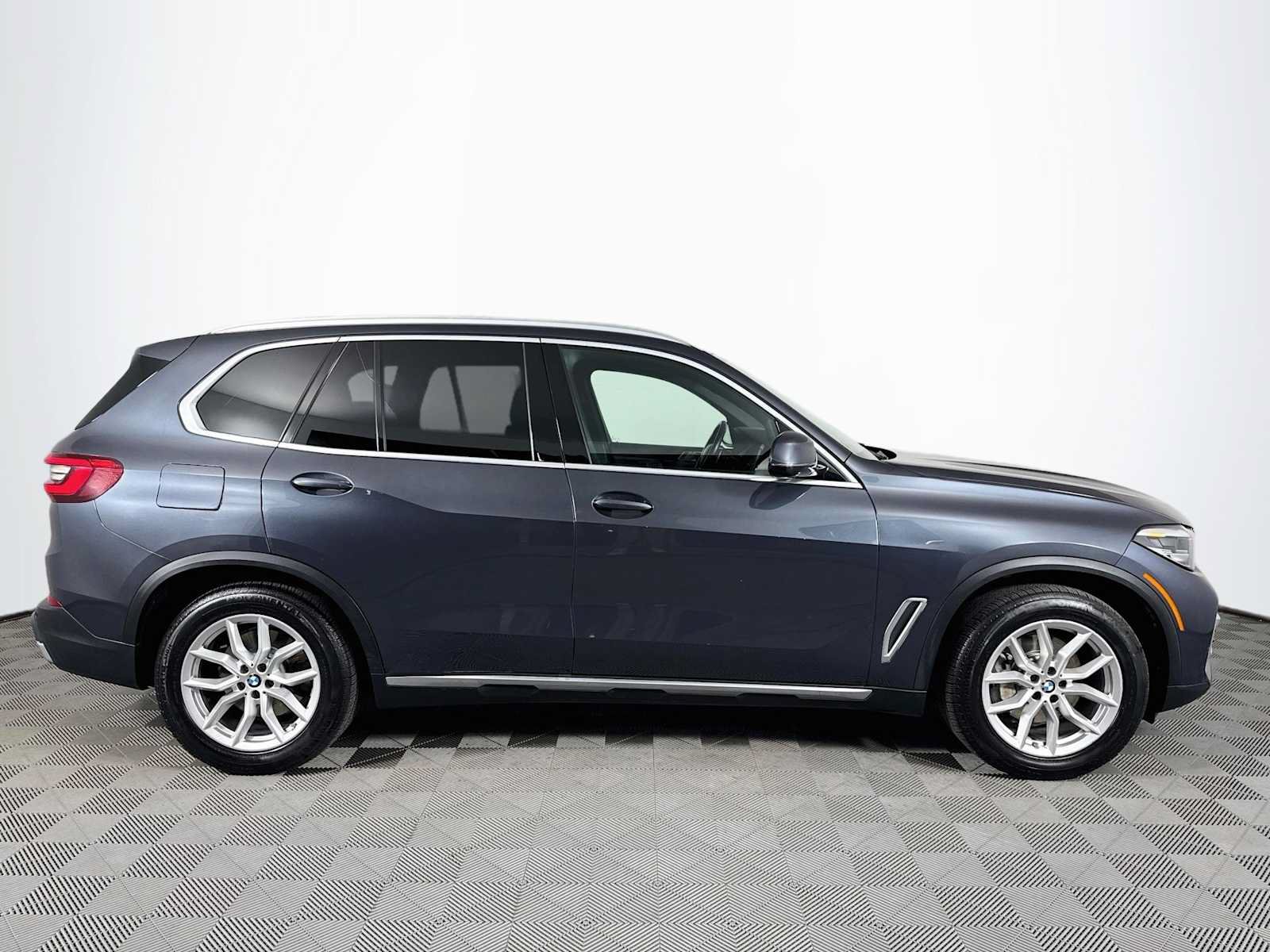 Used 2019 BMW X5 xDrive40i w/ Convenience Package AWD/4WD image 4