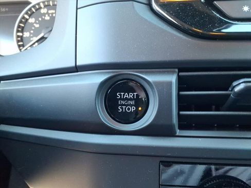 Used 2025 Nissan Pathfinder S image 14