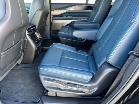 Used 2025 Cadillac Escalade IQ Luxury 2 w/ LPO, Radiant Package AWD/4WD image 15