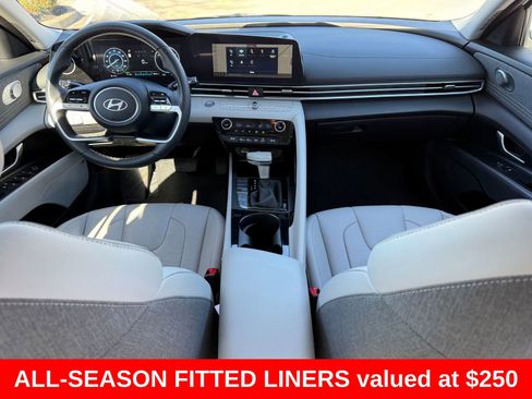 Used 2025 Hyundai Elantra Limited image 26