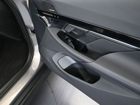 Certified 2026 BMW 530i image 23