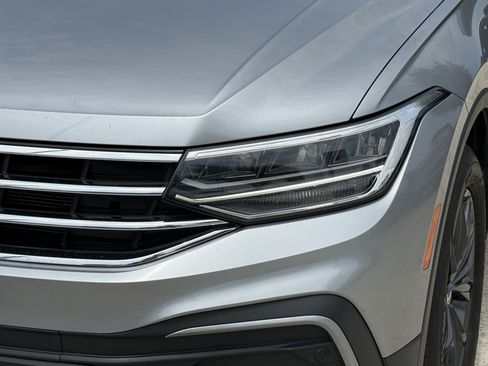 Used 2024 Volkswagen Tiguan SE AWD/4WD image 12