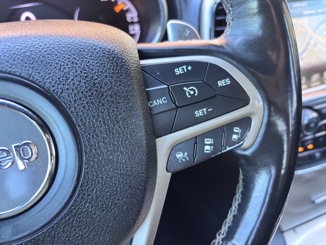 Used 2015 Jeep Grand Cherokee Overland w/ Advanced Technology Group AWD/4WD image 14