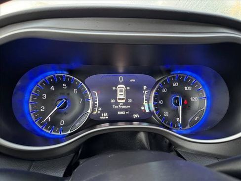 Used 2023 Chrysler Pacifica Touring-L FWD image 12