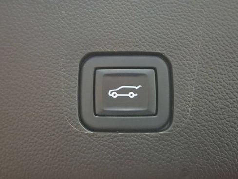 Used 2022 Chevrolet Traverse High Country w/ LPO, Floor Liner Package AWD/4WD image 31