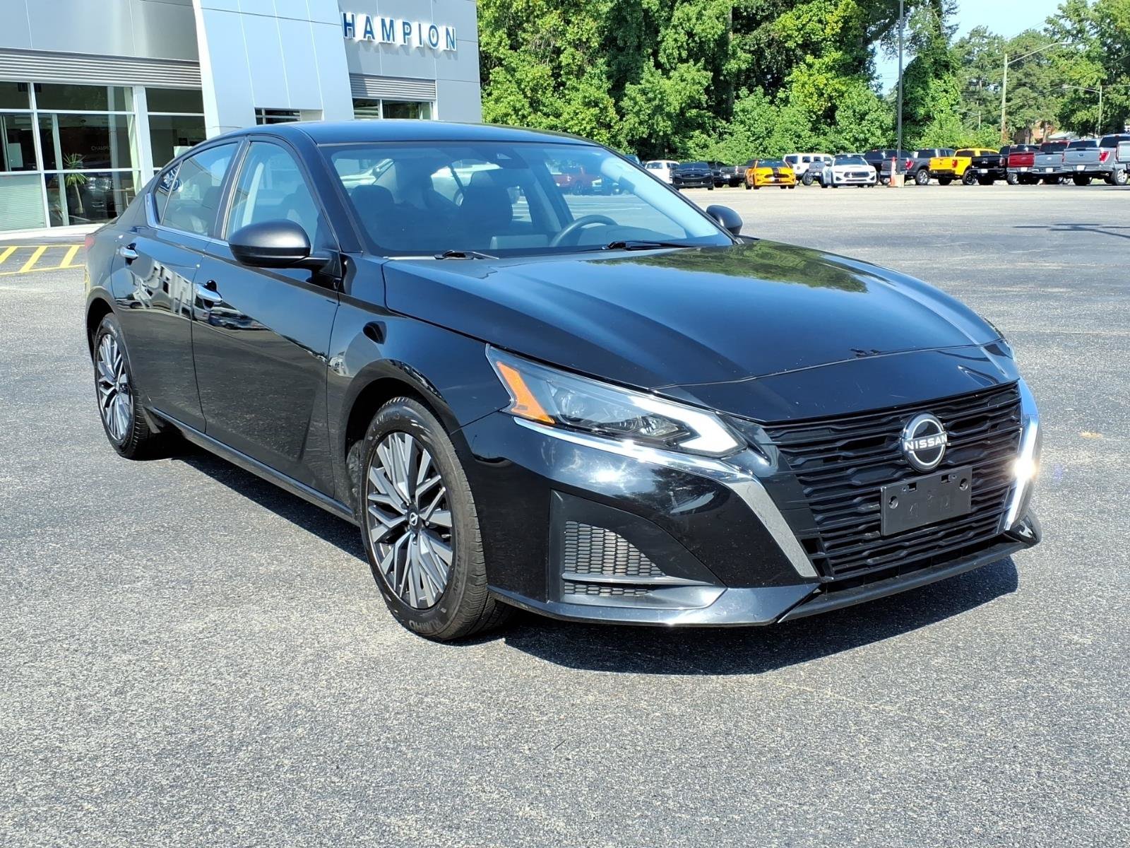 Used 2024 Nissan Altima 2.5 SV FWD image 1