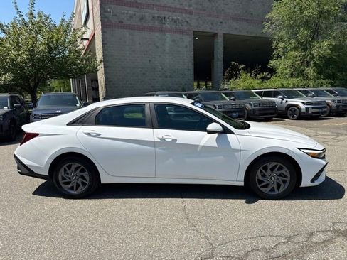 Certified 2024 Hyundai Elantra SEL FWD image 14