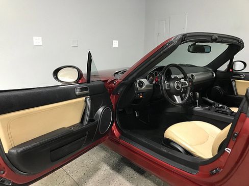 Used 2012 MAZDA MX-5 Miata Grand Touring w/ Premium Pkg RWD image 17